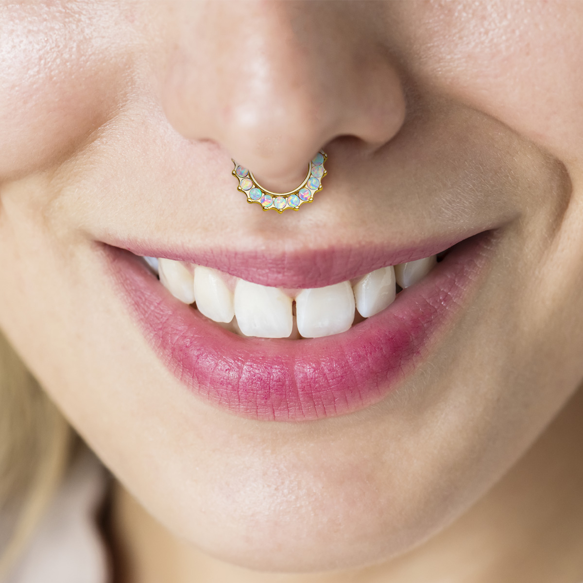 Clema nazală din aur de 14k cu pietre opal